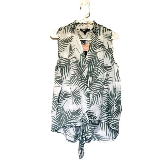 Harve Benard Tops - NWT Harve Bernard Tropical Leaf Print Top